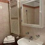Cozy Comfort With Optional Parking דירה בודפשט