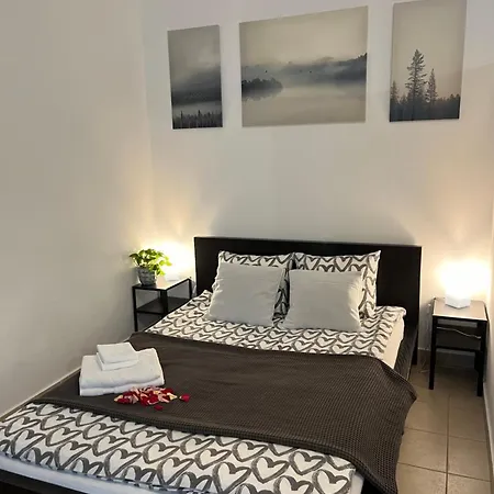 Cozy Comfort With Optional Parking * 부다페스트